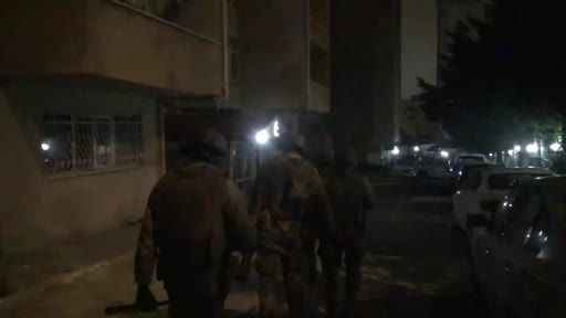 Maltepe'de bombalı pankart asan teröristler yakalandı